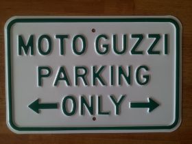 Moto Guzzi parking groot.jpg